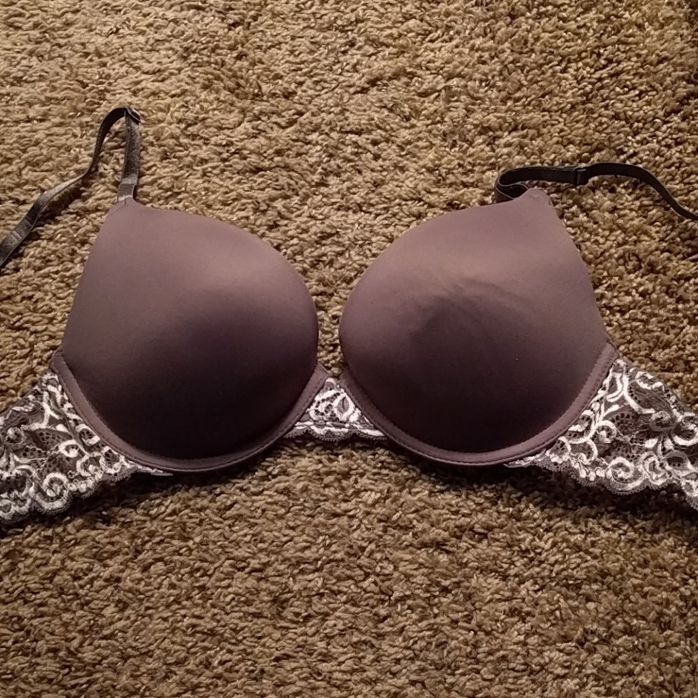 Bras - Picture 4 of 4